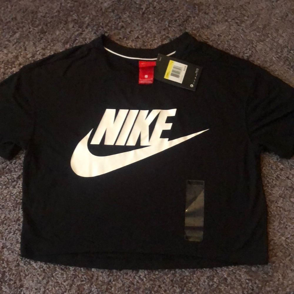 Nike short sleeve crop too